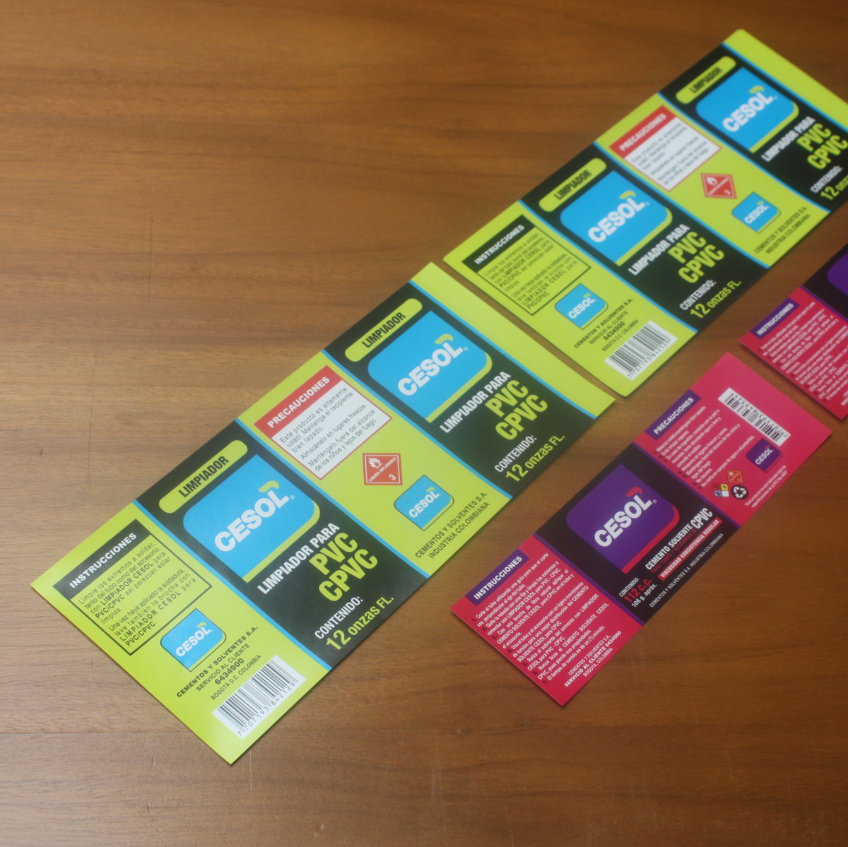 Etiquetas <span class='amarillo'>auto-adhesivas</span> plásticas y metalizadas