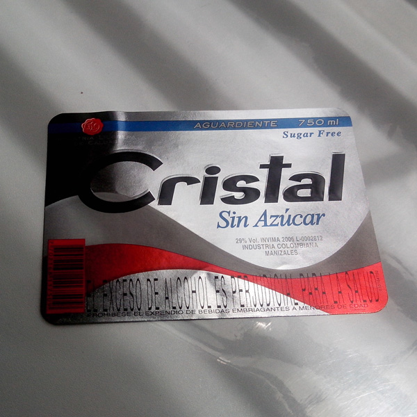 Etiquetas <span class='amarillo'>auto-adhesivas</span> plásticas y metalizadas