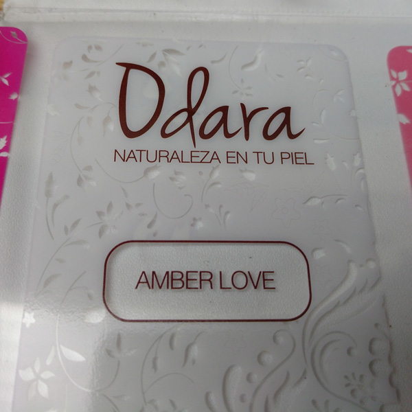 Etiquetas <span class='amarillo'>auto-adhesivas</span> plásticas y metalizadas