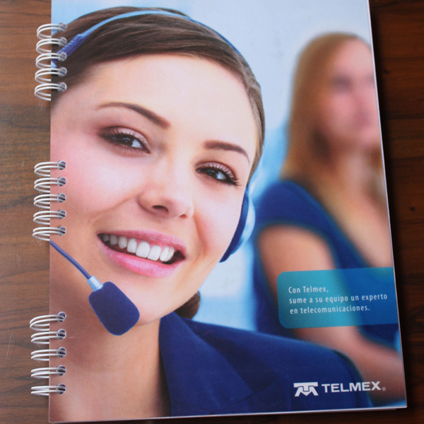 <span class='amarillo'>Cuadernos,</span> agendas y libros